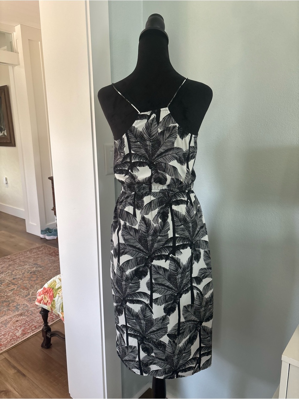 Black & White Palm-Print Spaghetti Strap Dress size 4 - Picture 6 of 6